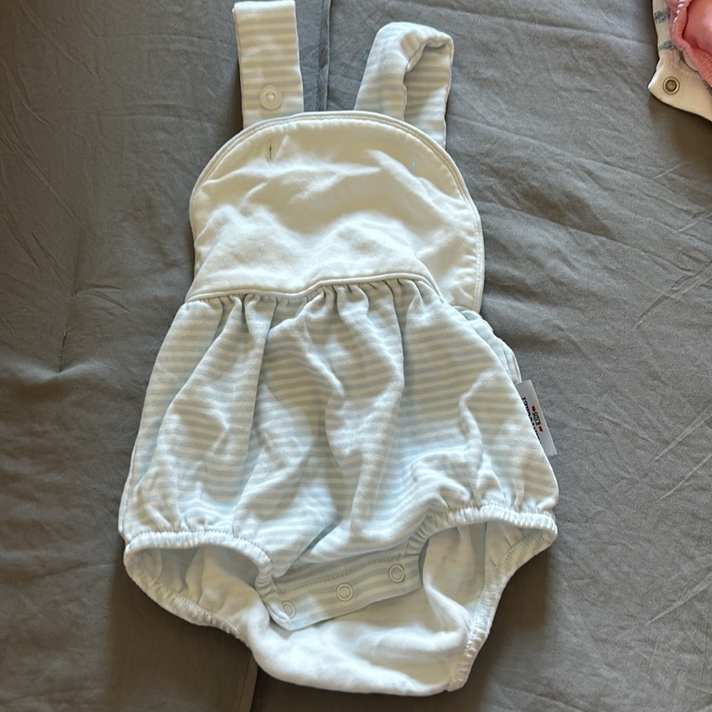 Nantucket kids Pink and White Baby Romper Set (4 pieces plus hat) - Picture 4 of 5